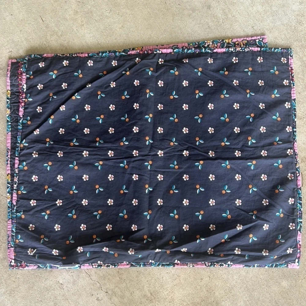 VERA Bradley Kaleidoscope Rosettes 100% Cotton Standard Pillow Shams 20